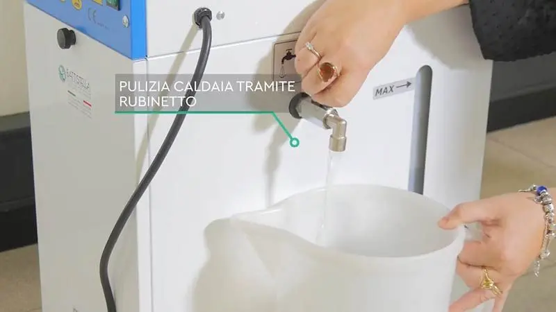 Nettoyage de la chaudière à l'aide du robinet Battistella Barbara 31 - Générateur de vapeur semi-automatique