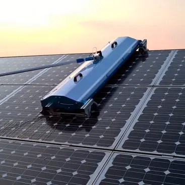 Brosse avec tige de lavage photovoltaïque