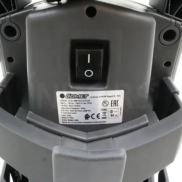 Bouton d'alimentation du Comet KLS 1680