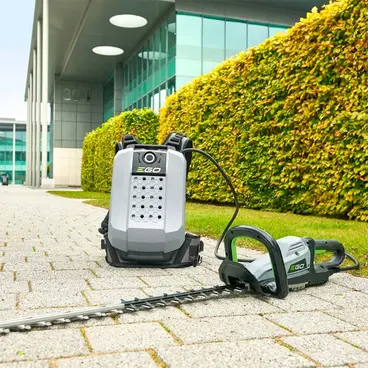 EGO HTX 7500 057470 - Kit taille-haie avec batterie, chargeur et sac à dos pour batterie