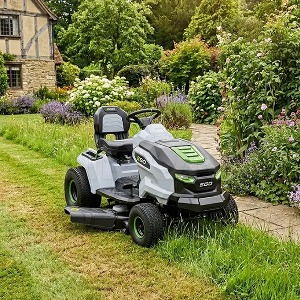Kit tracteur EGO TR 4200 E - T6 avec chargeur de batterie et kit promotionnel 4 x 10 Ah