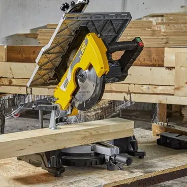 Scie circulaire Femi TR100 pour la coupe du bois