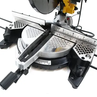 Femi TR100 - Machine à découper le bois circulaire