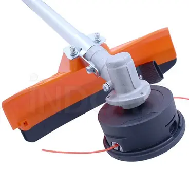 Débroussailleuse à moteur 2 temps GreenLine GL 26-SN avec protection anti-pierres et tête de coupe