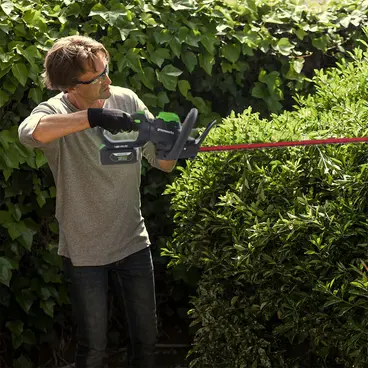 Taille-haie semi-professionnel en acier Greenworks G48HT