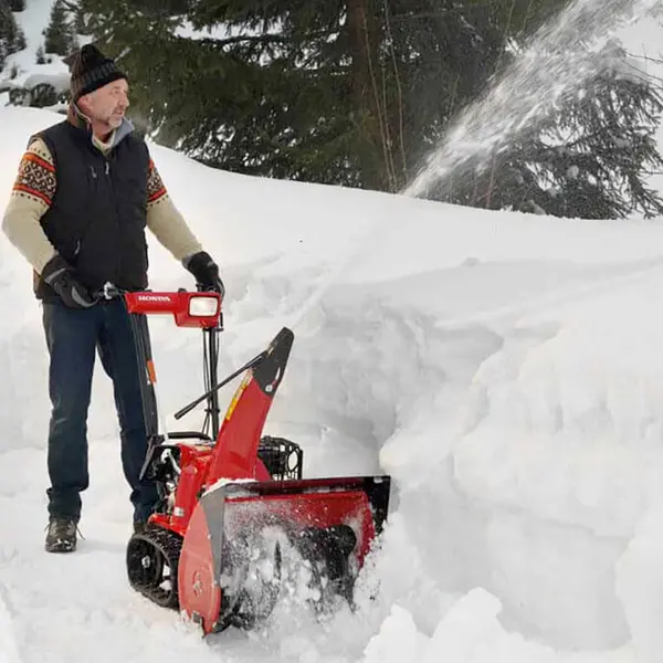 Souffleuse à neige à chenilles à deux étages Honda HSS 655K1 ET/ETD1