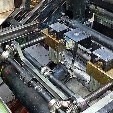 Nettoyage des machines d'impression industrielle avec la sableuse à glace carbonique IBL2500 par la suite