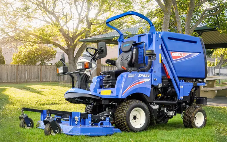 Iseki SF 551 - Tracteur de pelouse professionnel avec de grands espaces