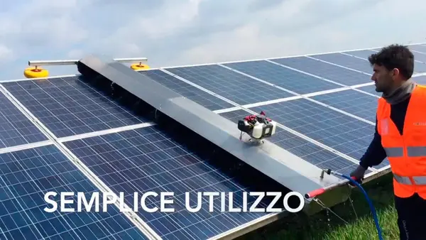 Brosse motorisée pour le lavage des panneaux photovoltaïques