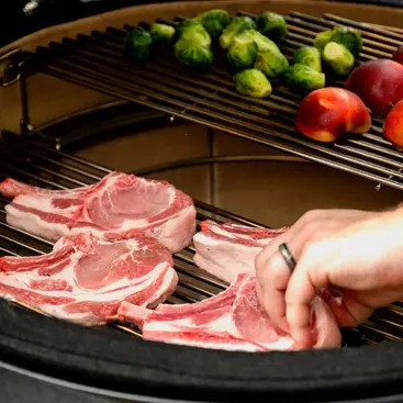 Kamado Joe CLASSIC I - Grill et fumoir avec étagères latérales Modèle KJ23RH