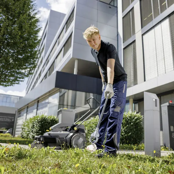 Karcher KM 70/20 C 2SB - Balayeuse poussée 3920 m²