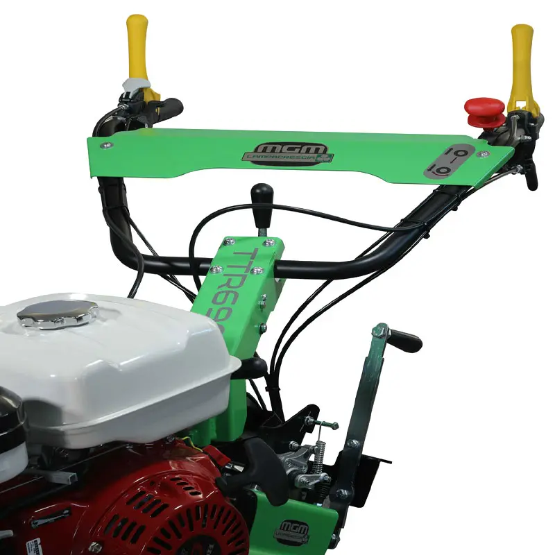 Broyeur à fléaux Lampacrescia MGM TTR 690 à essence avec moteur Loncin de 9,2 CV