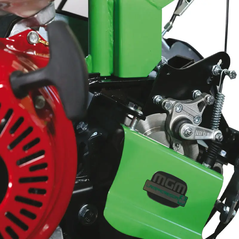 Tondeuse à gazon à essence Lampacrescia MGM TTR 690 avec moteur Loncin de 9,2 CV