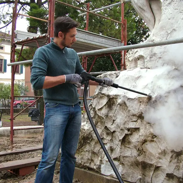 Lavor Graffitti Waster - Nettoyeur vapeur pour l'élimination des graffitis et le nettoyage industriel