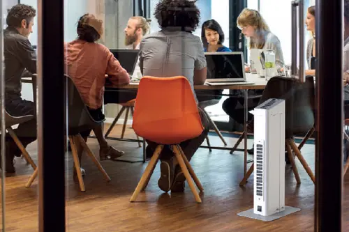 Lampe désinfectante pour les environnements publics et privés