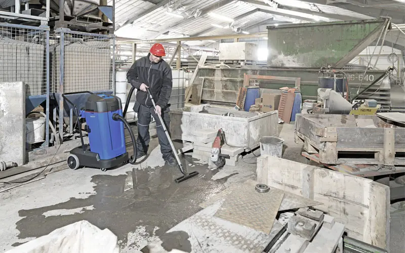 Aspirateur solide et liquide professionnel Nilfisk Maxii II 75 2WD