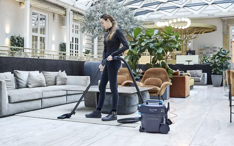 Nilfisk VP300 Hepa Basic - Aspirateur haute filtration pour hôtels, bureaux et magasins