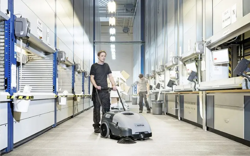 Balayeuse autoportée Nilfisk SW 750