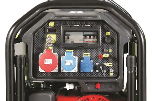 Commandes triphasées Pramac S8000
