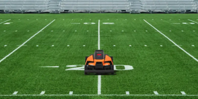 Tondeuse à gazon robot sans fil professionnelle Segway Terranox pour la gestion des espaces verts commerciaux