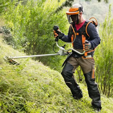 Stihl FSA 130 - Débroussailleuse à batterie professionnelle Ø 260 mm