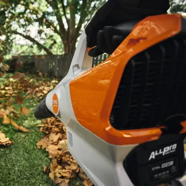 Stihl BGA 110 SET - Souffleur de feuilles sans balais semi-professionnel avec batterie et chargeur inclus