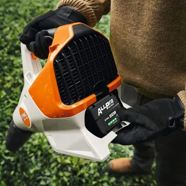 Stihl BGA 110 SET - Souffleur de feuilles sans balais semi-professionnel avec batterie et chargeur inclus