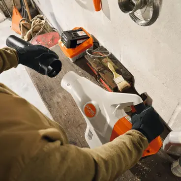 Stihl BGA 110 SET - Souffleur de feuilles sans balais semi-professionnel avec batterie et chargeur inclus