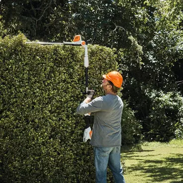 Stihl HLA 56 SET - Taille-haies extensible sur batterie avec batterie AK 20 + chargeur AL 101 inclus