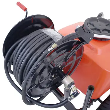 Enrouleur et tuyau Stocker 302 - Pompe de pulvérisation sur brouette sur batterie 60 L