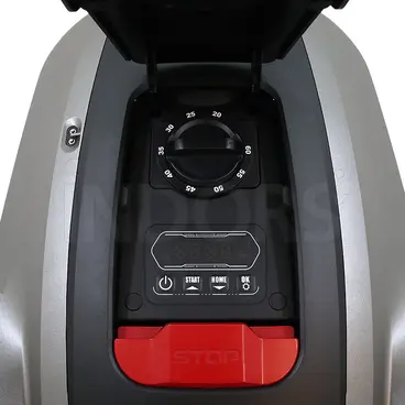 La tondeuse robot Sunseeker X3 Plus a une largeur de coupe de 20 cm.