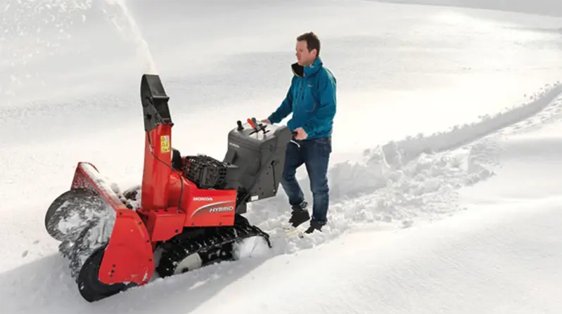 utilisation du pelletage de neige TECNOGEN HSM 1390i2 ETDR Souffleuse à neige à deux étages 92 cm iGX390
