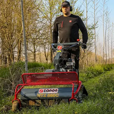 Faucheuse à fléaux thermique Zanon MTZ 860C